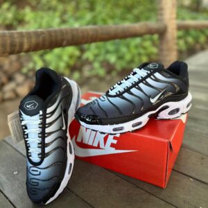 tênis nike tn preto/grafite